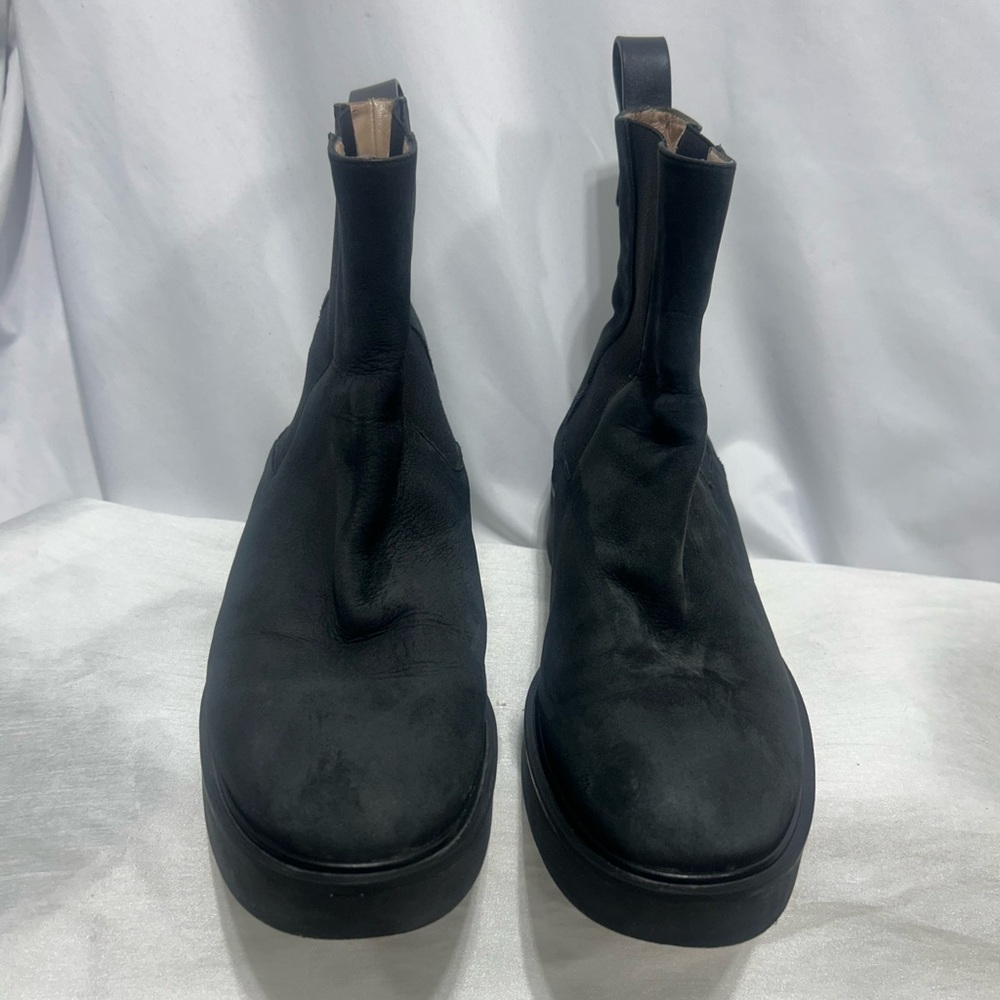 Stewart WEITZMAN meriwa black nubuck leather Chelsea boots.